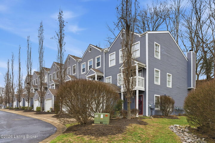 Property Photo: 8002 Harrods Landing Dr 8002 KY 40059