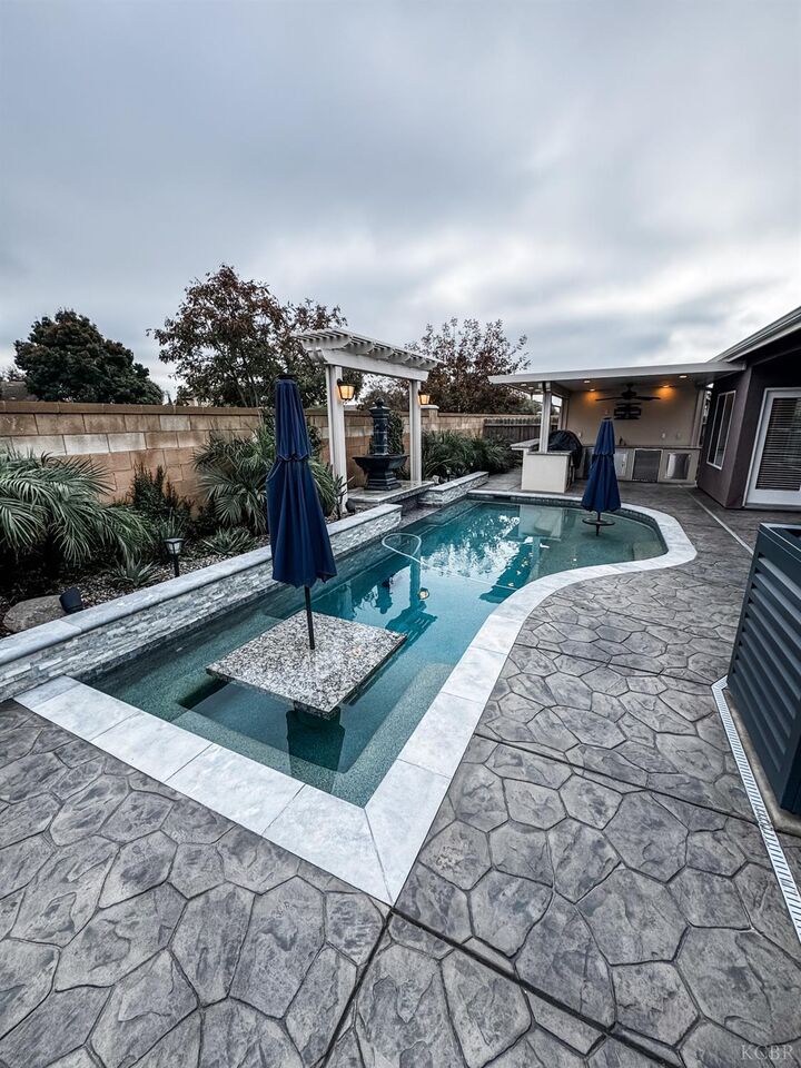 Property Photo:  2025 Madeline Drive  CA 93230 