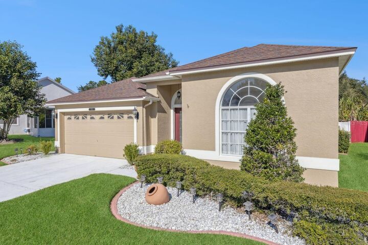 Property Photo: 1324 Foxton Lane FL 32765