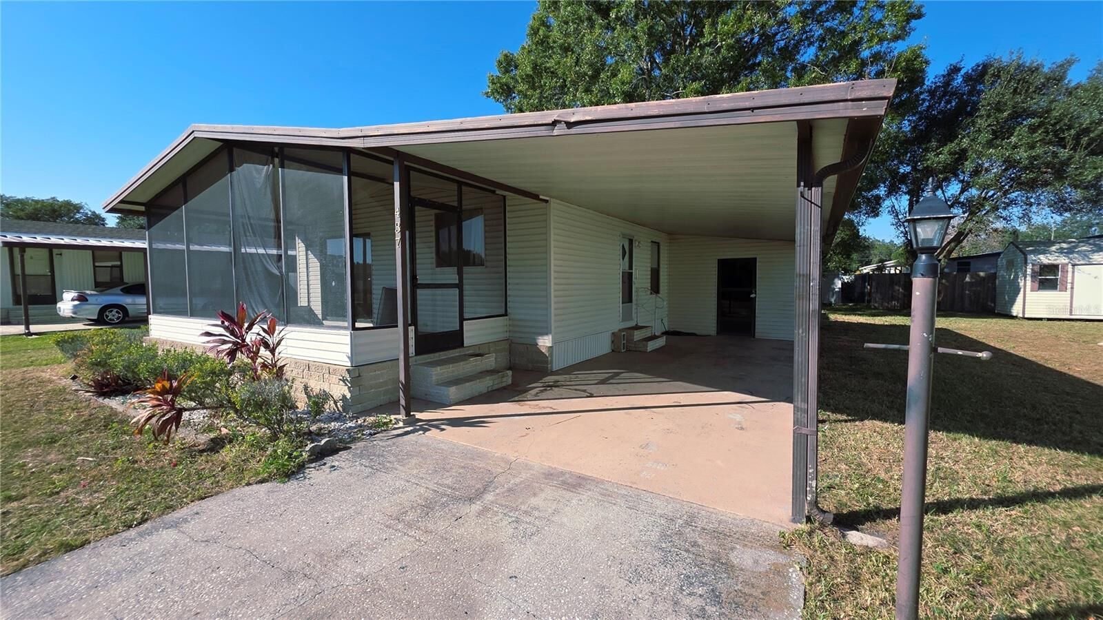 Property Photo:  437 Skyline Drive E  FL 33801 