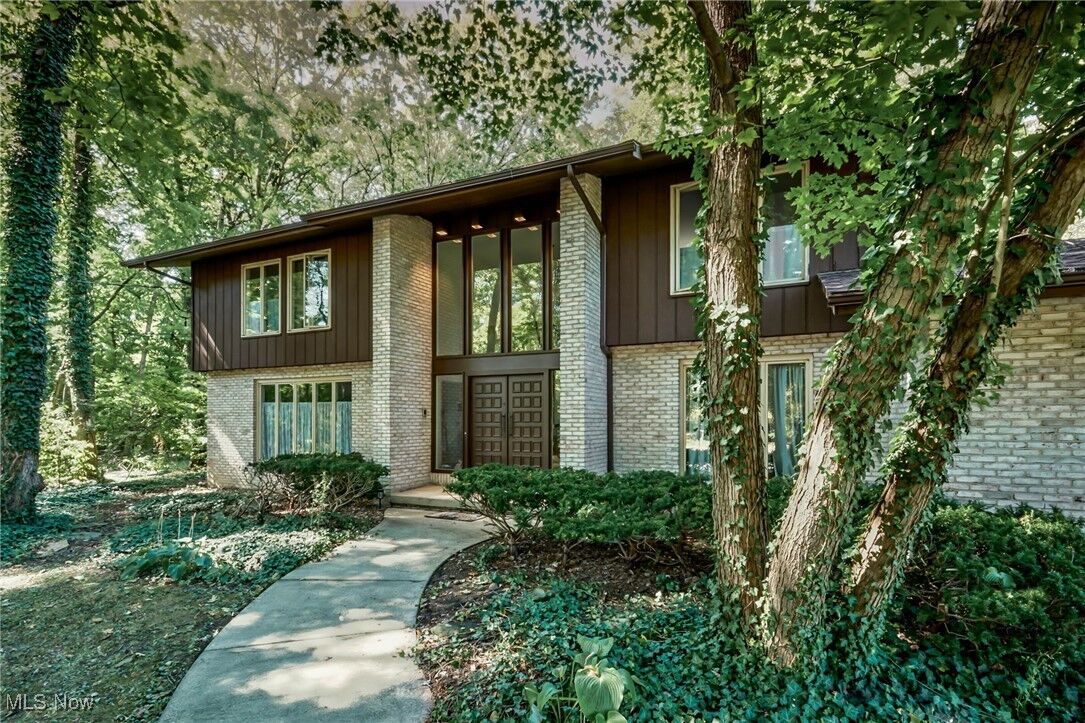 Property Photo:  1345 Stonington Drive  OH 44505 