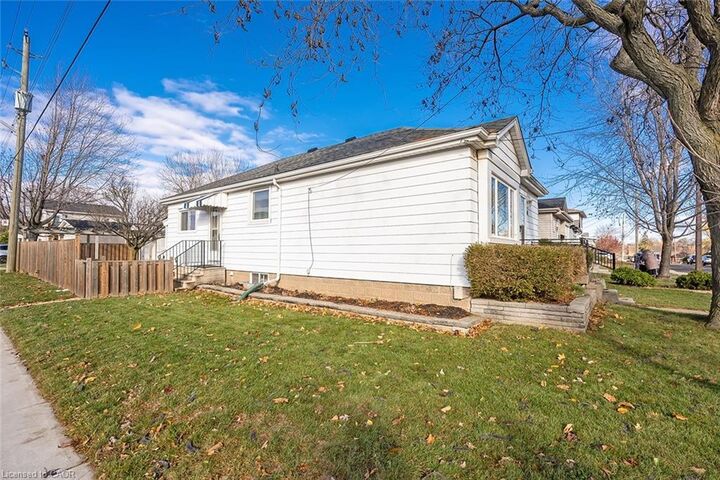 Photo de la propriété:  162 East 18th Street  ON L9A 4P1 