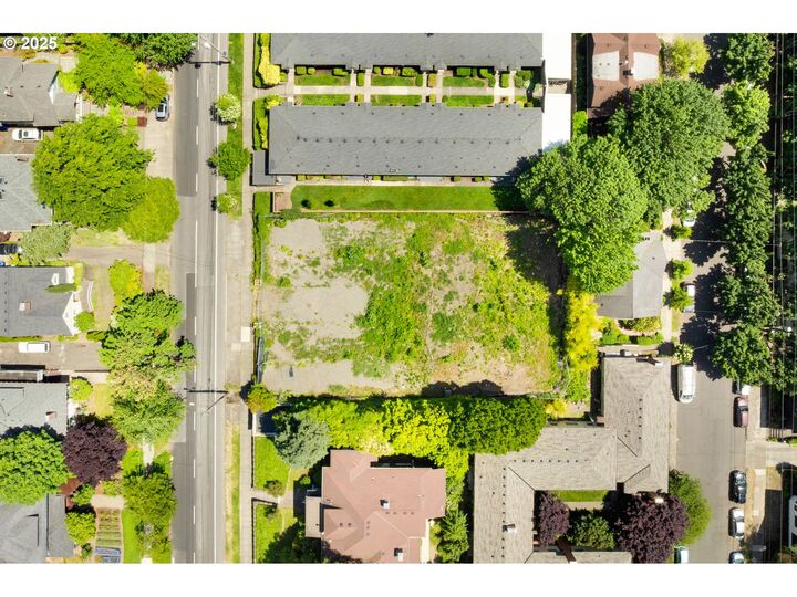 Property Photo:  2226 NE Weidler St  OR 97232 