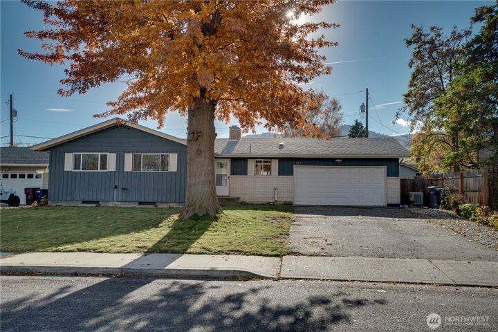 Property Photo:  1627  Jefferson Street  WA 98801 