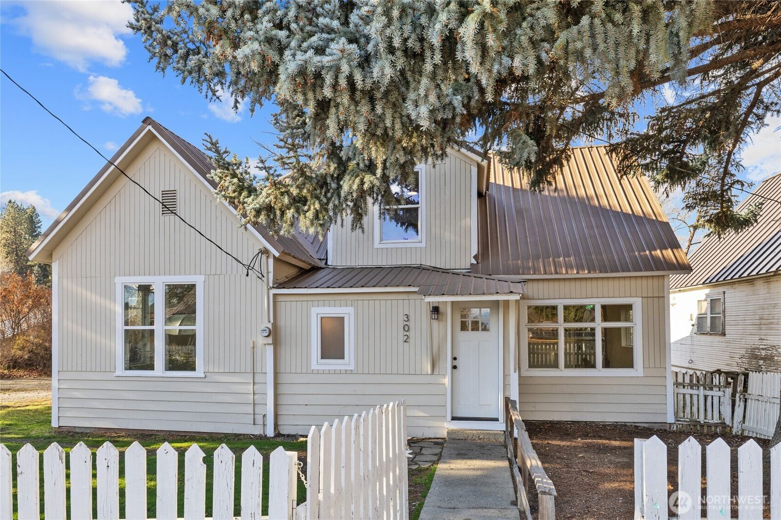 Property Photo: 302 Stafford Street WA 98922