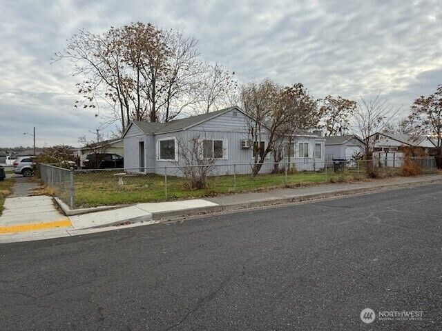 Property Photo: 804 S Burress Avenue WA 98837