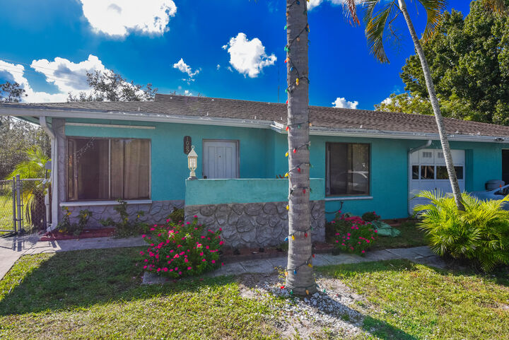 Property Photo: 1082 SE Saint Lawrence Way FL 34997