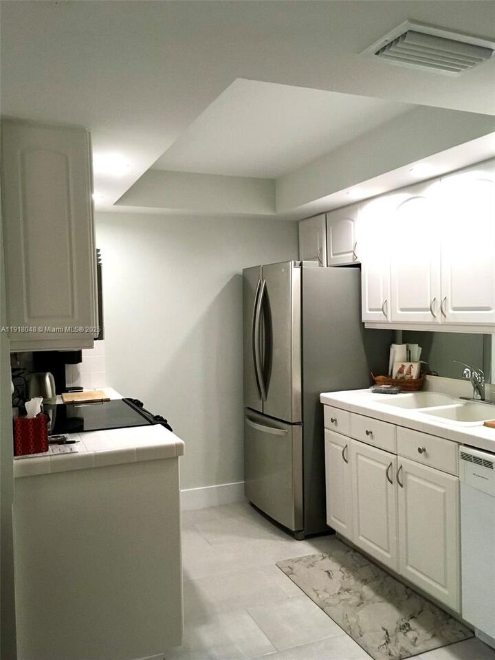 Property Photo: 614 Executive Center Dr 104 FL 33401