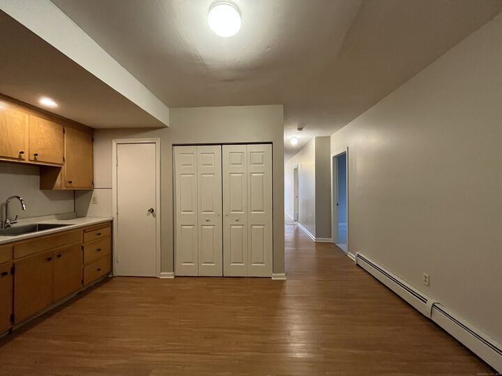 Property Photo:  19 Divinity Street 3E  CT 06010 