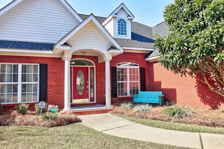 Property Photo:  702 Edinburgh Way  AL 36305 