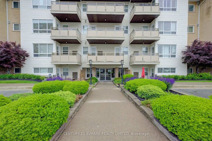 Property Photo: 78 Roehampton Avenue 205 ON L2M 7W9