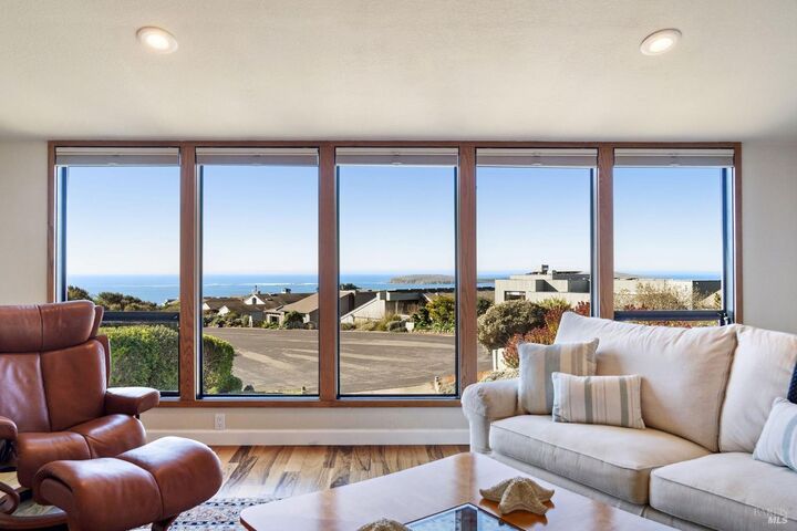 Property Photo:  301 Sanderling Court  CA 94923 