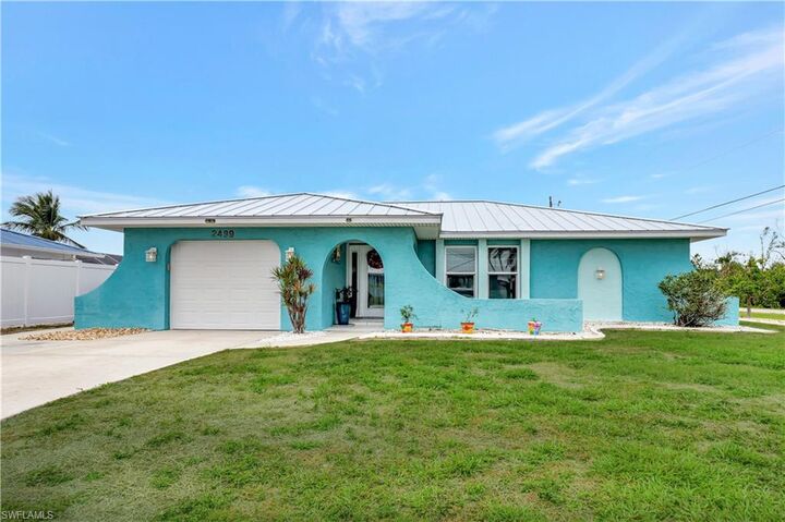 Property Photo:  2499 Sapodilla Ln  FL 33956 