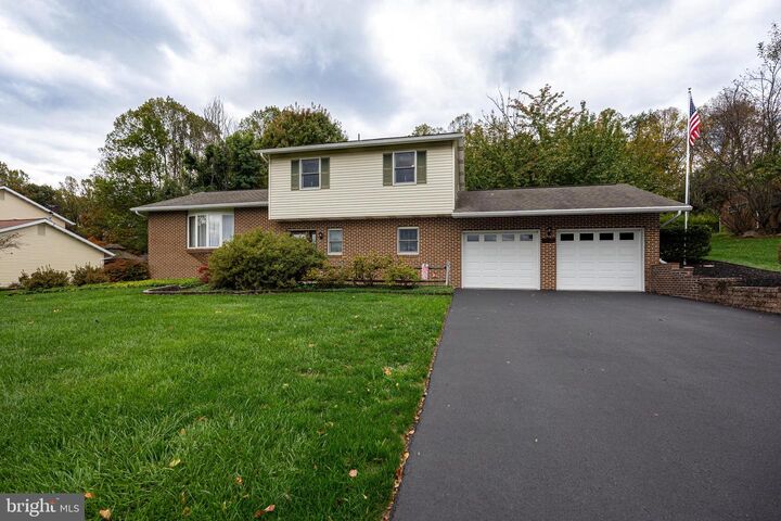 Property Photo: 481 San Remo Place PA 17339