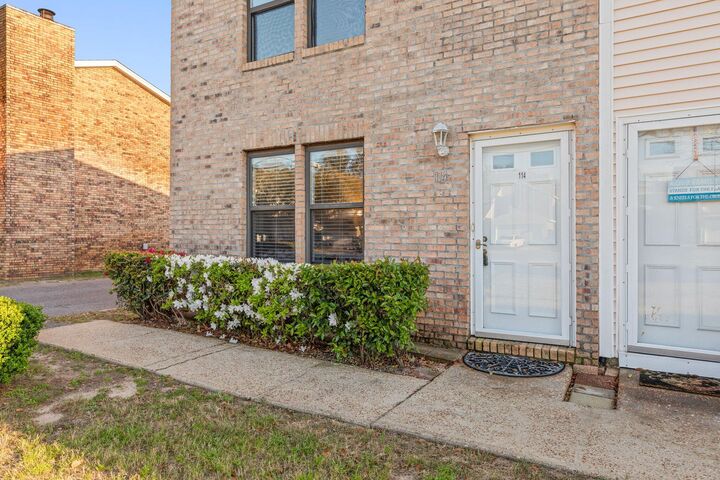 Property Photo: 114 4th Avenue FL 32579