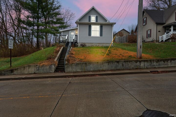 Property Photo: 183 W Vine Street IN 46783
