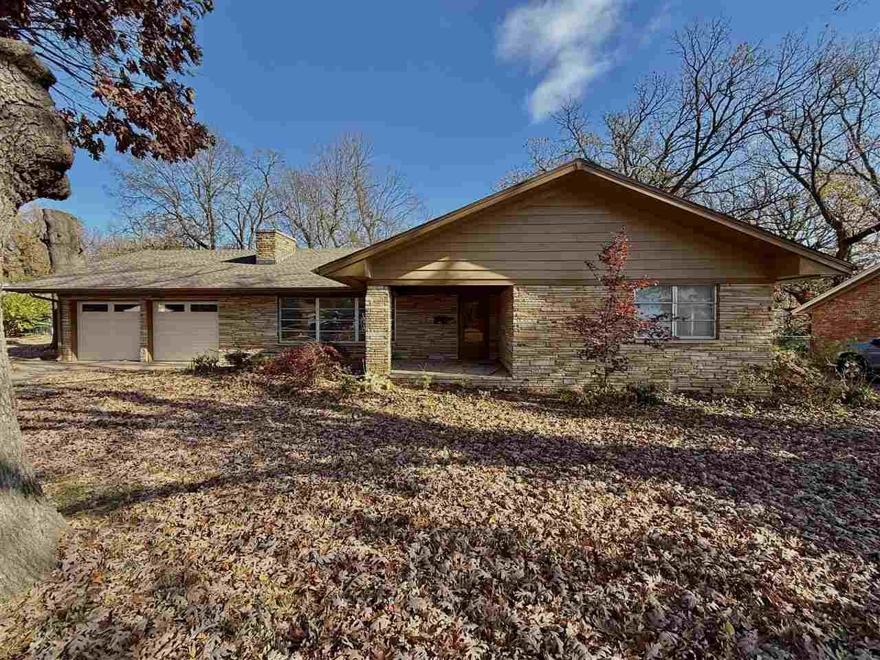 Property Photo:  725 Edgewood  OK 74604 
