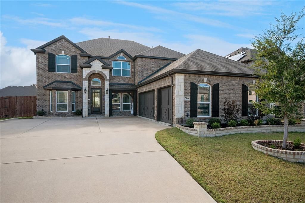 Property Photo: 506 Crestview Drive TX 76065