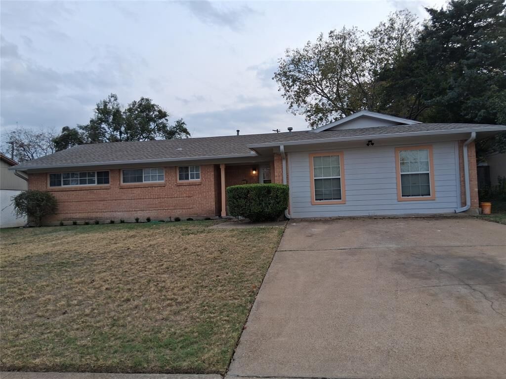 Property Photo: 818 Emberwood Drive TX 75332