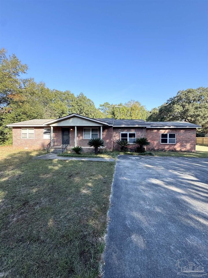 Property Photo: 3920 Ranch Rd FL 32571