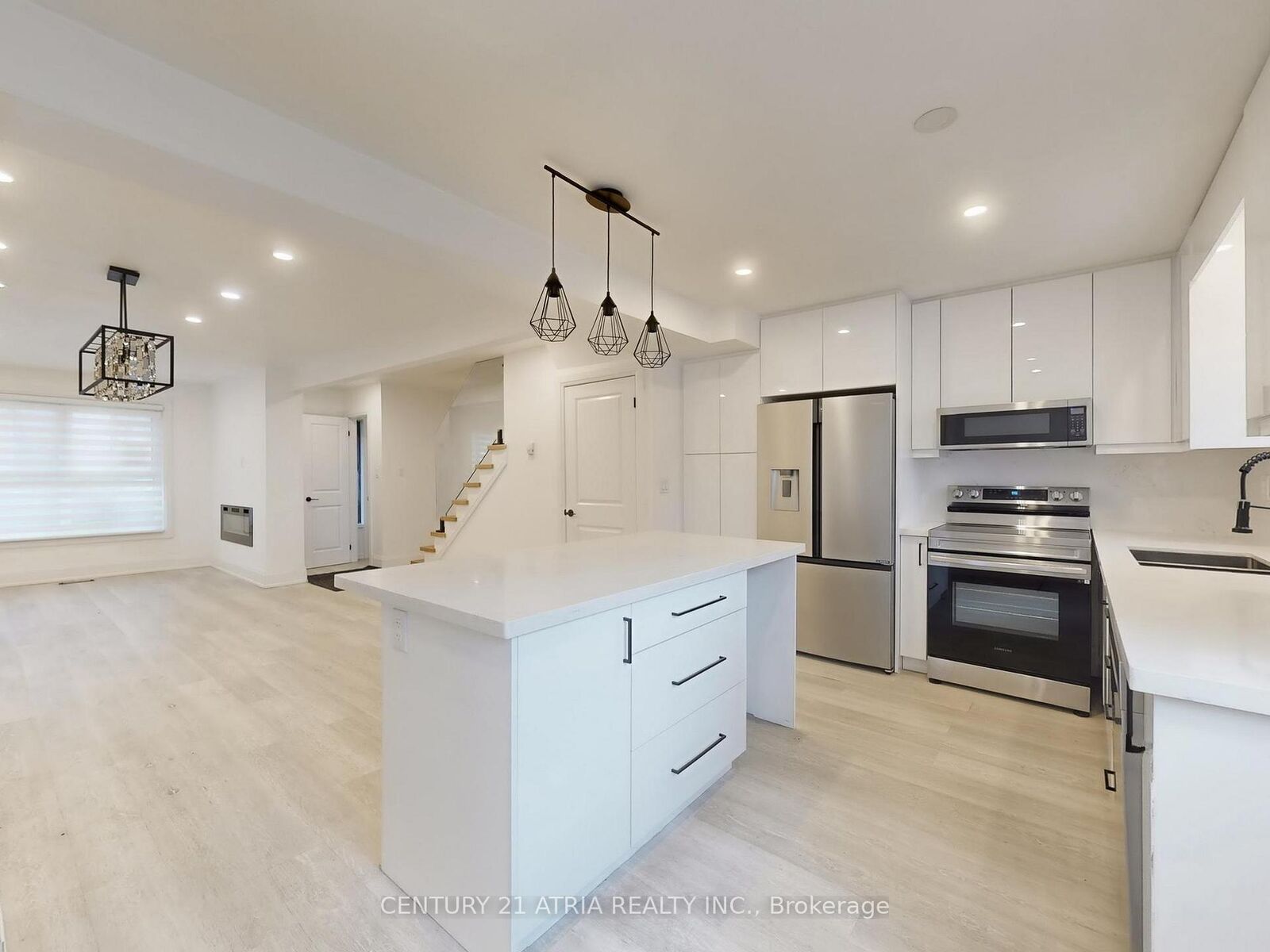 Property Photo: 189 Springhead Gardens N/A 9 ON L4C 5C7