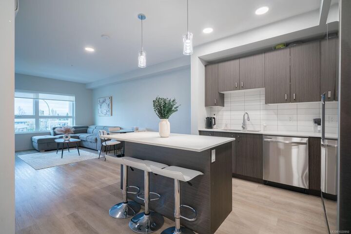 140 Jensen Ave W #209 — photo 1