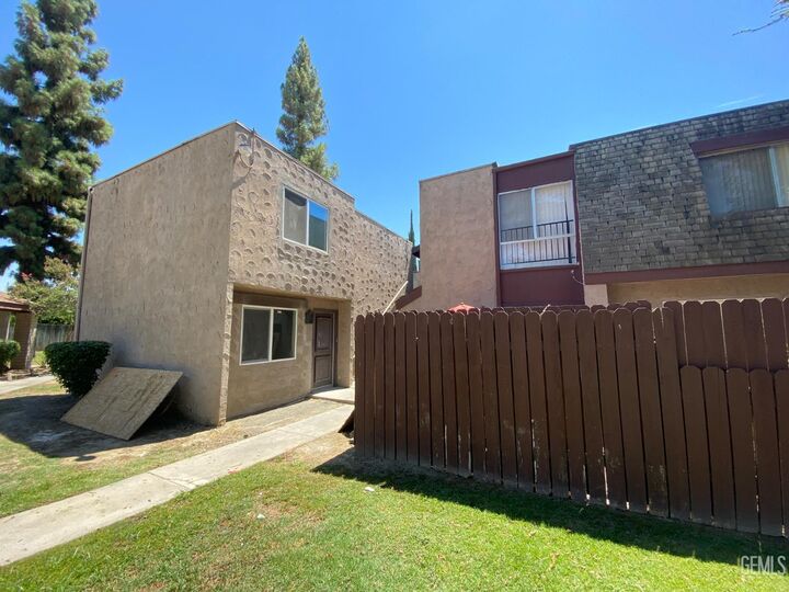 5900 Almendra Avenue C  Bakersfield CA 93309 photo