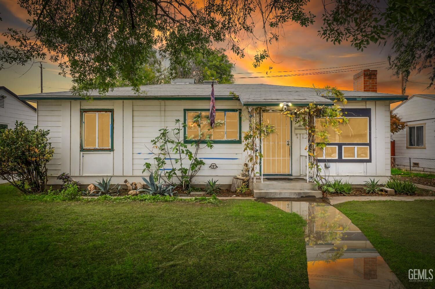 Property Photo:  121 Stine Road  CA 93309 