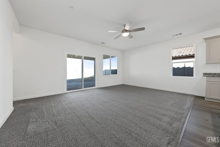 Property Photo: 8013 Ita Palm Way CA 93313