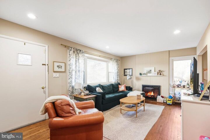 Property Photo:  1105 Westbriar Court NE  VA 22180 