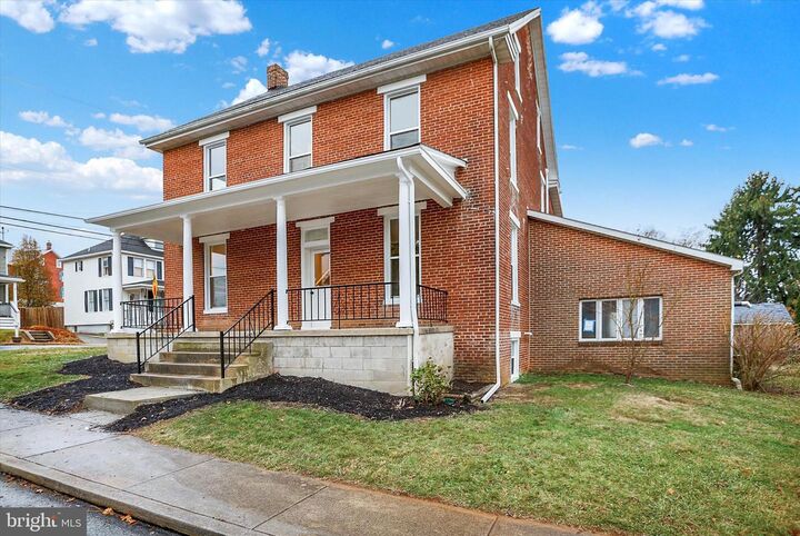 Property Photo:  48 E Franklin Street  PA 17349 
