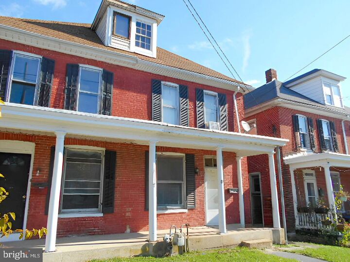 Property Photo:  19 N Queen Street  PA 17257 