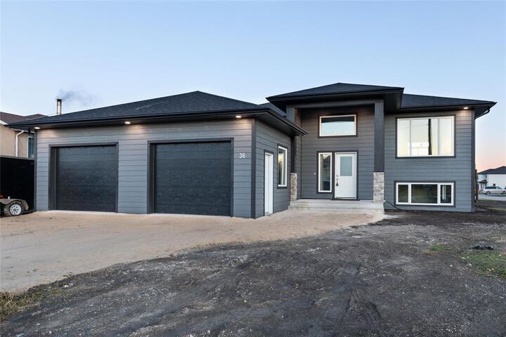 36 Birchwood Lane  Mitchell MB R5G 2J3 photo