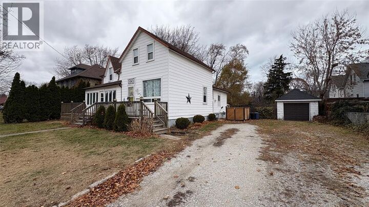 Photo de la propriété:  216 Essex Street  ON N7T 4R9 