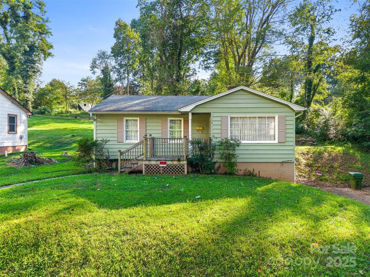 Property Photo:  16 Melbourne Place  NC 28801 