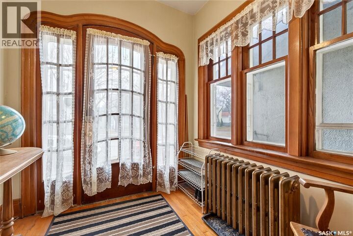 Property Photo:  1334 Victoria Avenue  SK S4P 0P1 