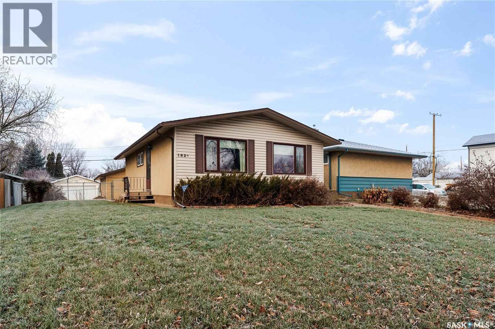 Property Photo:  182 Scarth Street N  SK S4R 2Z3 