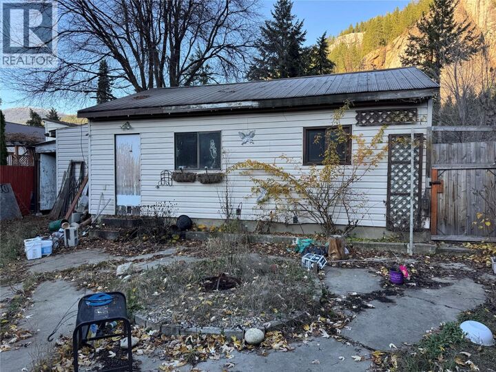 Property Photo: 1042 Vine Street BC V1N 4V8