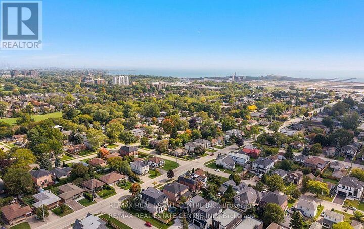 Property Photo:  1181 Ogden Avenue  ON L5E 2G8 