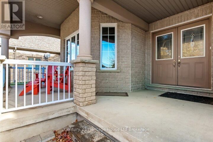 Photo de la propriété:  143 Boyd Boulevard  ON N0M 2M0 