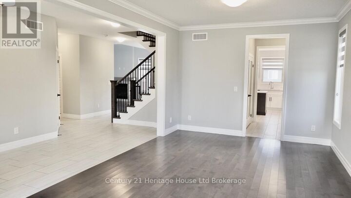 Property Photo:  8 Sycamore Drive  ON N4G 5S3 