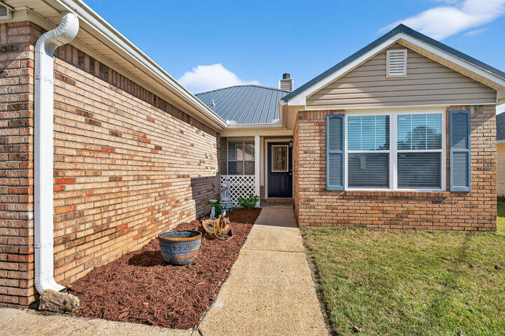 Property Photo:  487 Cascabellas Street  FL 32569 