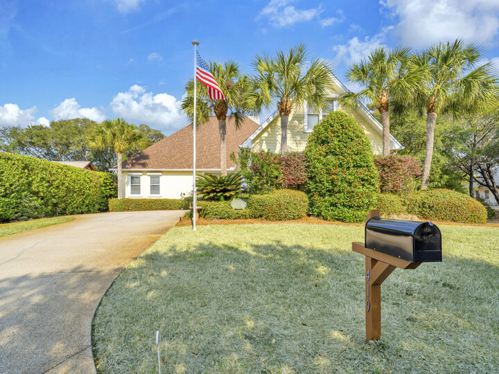 Property Photo:  419 Pelican Circle  FL 32461 