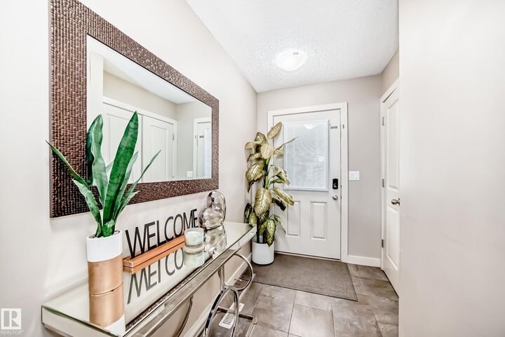 Property Photo:  1717 Hammond Crescent NW  AB T6M 0N1 