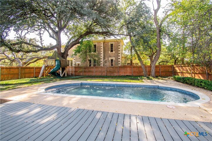 Property Photo:  812 N Penelope Street  TX 76513 