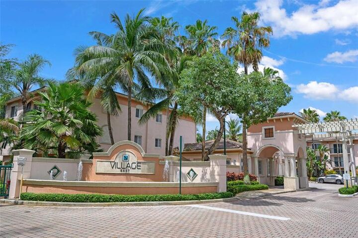 Property Photo:  2015 SE 10th Ave 101  FL 33316 