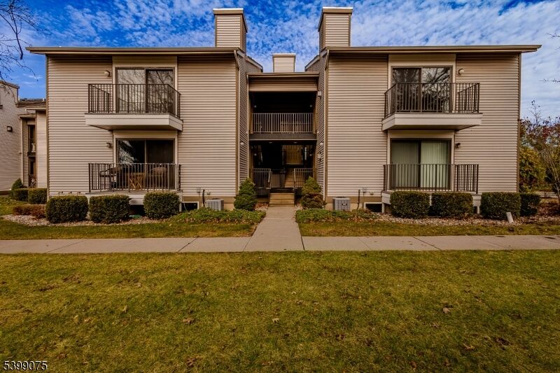 Property Photo:  17 Sam Bonnell Dr 17  NJ 08809 