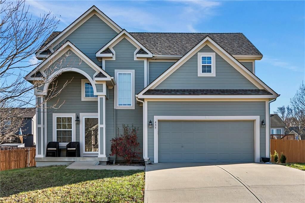 Property Photo:  635 S Pine Street  KS 66030 