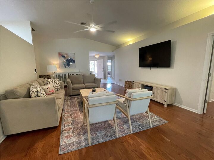 Property Photo: 1012 Laurel Avenue FL 34285