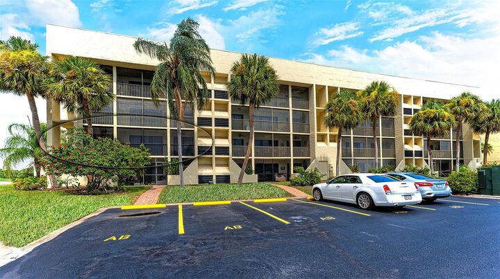 Property Photo: 6124 43rd Street W 208A FL 34210